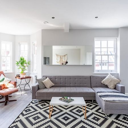2 Bedroom Apartments With Sofa Bed In Southend Esterno foto