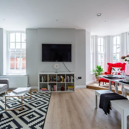 2 Bedroom Apartments With Sofa Bed In Southend Esterno foto