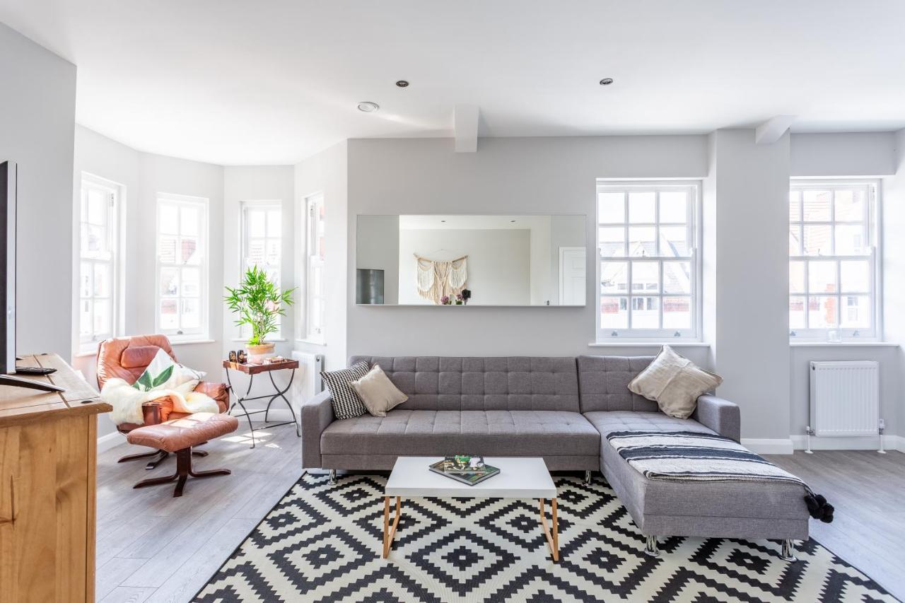 2 Bedroom Apartments With Sofa Bed In Southend Esterno foto
