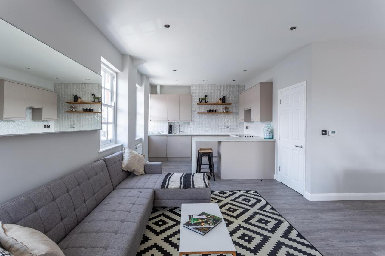 2 Bedroom Apartments With Sofa Bed In Southend Esterno foto