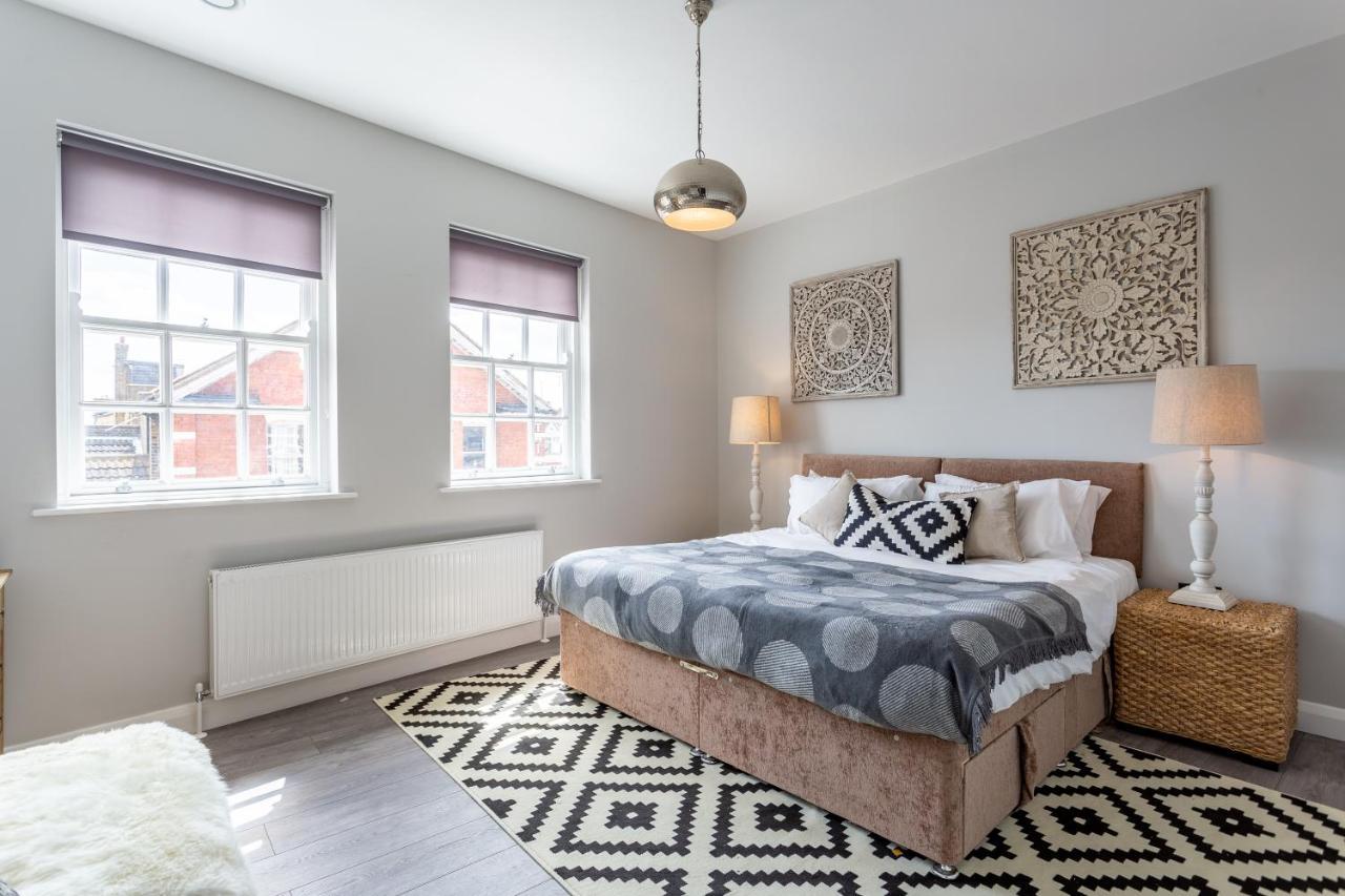 2 Bedroom Apartments With Sofa Bed In Southend Esterno foto