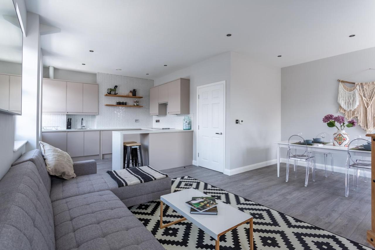 2 Bedroom Apartments With Sofa Bed In Southend Esterno foto