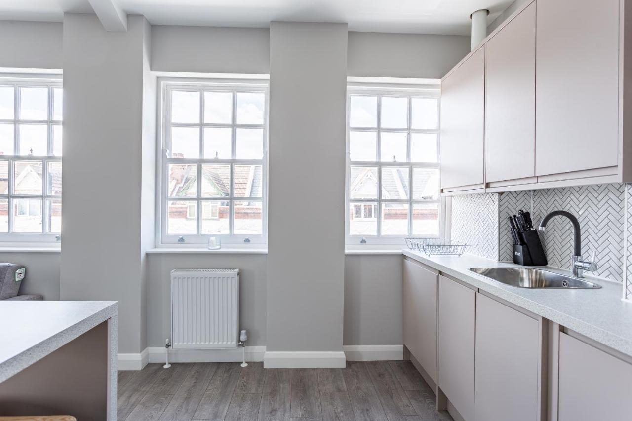 2 Bedroom Apartments With Sofa Bed In Southend Esterno foto