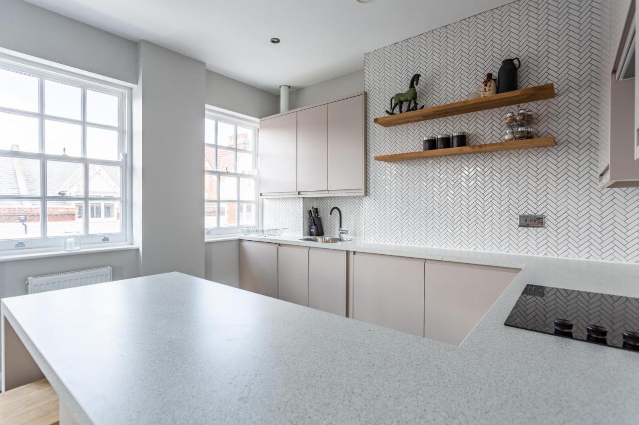 2 Bedroom Apartments With Sofa Bed In Southend Esterno foto