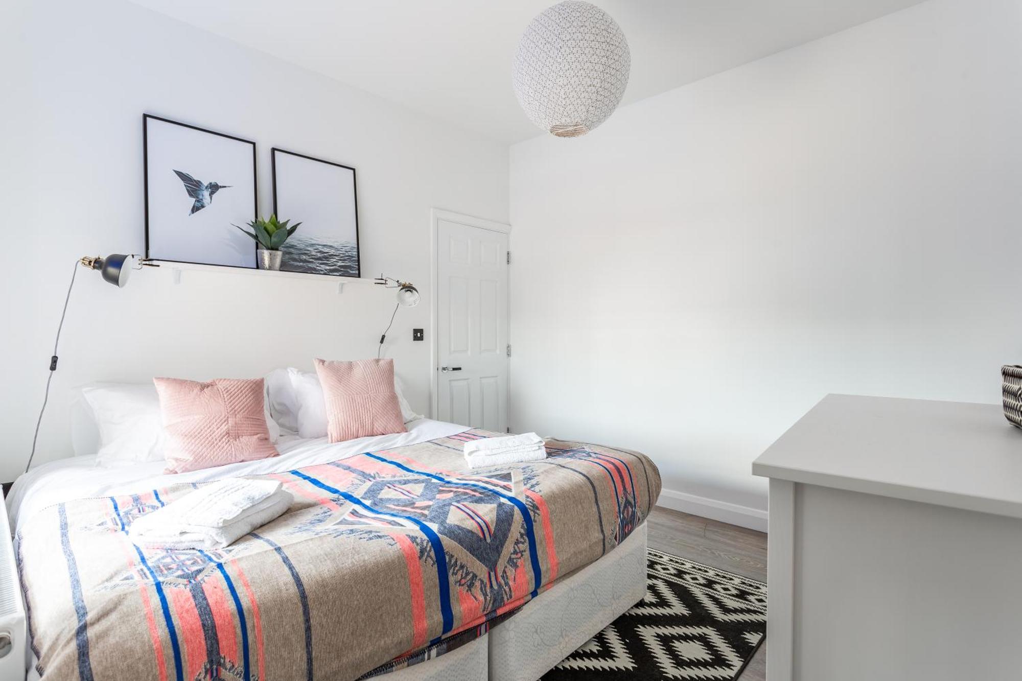2 Bedroom Apartments With Sofa Bed In Southend Esterno foto